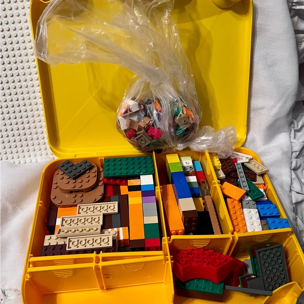 LEGO Bright Yellow Carry Case with 460 Various Sized Colorful Bricks & Bases - Picture 2 of 14